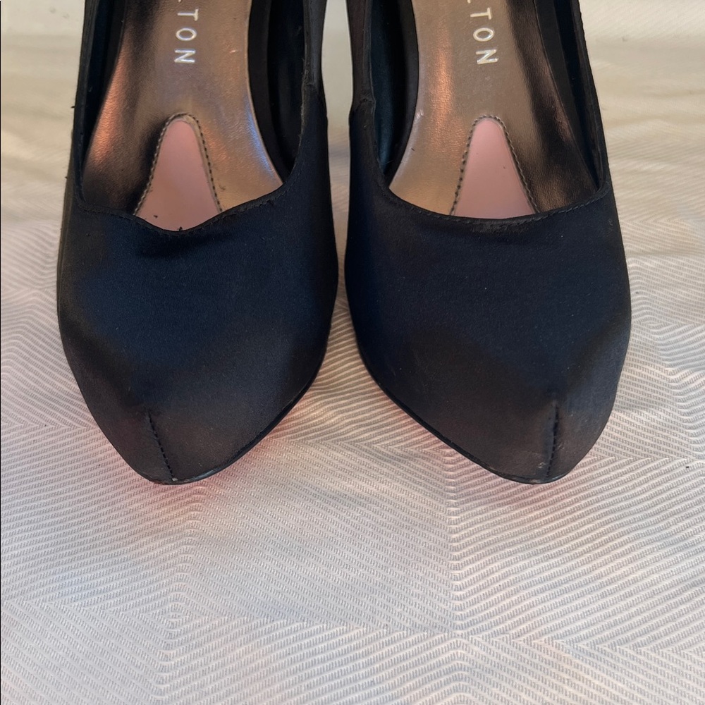 Paris Hilton Black and Red Heels - Picture 4 of 9